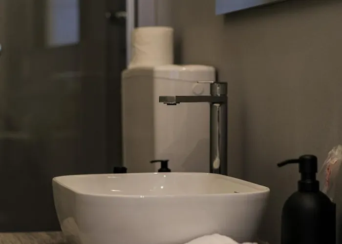 Appartement Moss & Stone - 3 Min Walk To Piazza Vittoria Brescia