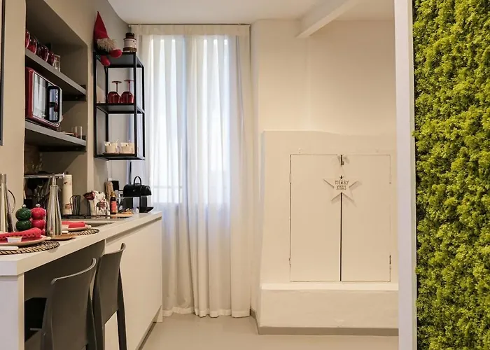 Moss & Stone - 3 Min Walk To Piazza Vittoria Apartment *